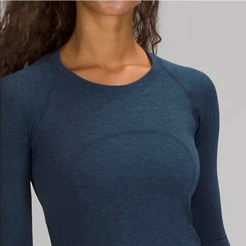 ⭐️LuLu lemon long  sleeve tech swiftly dark blue XS